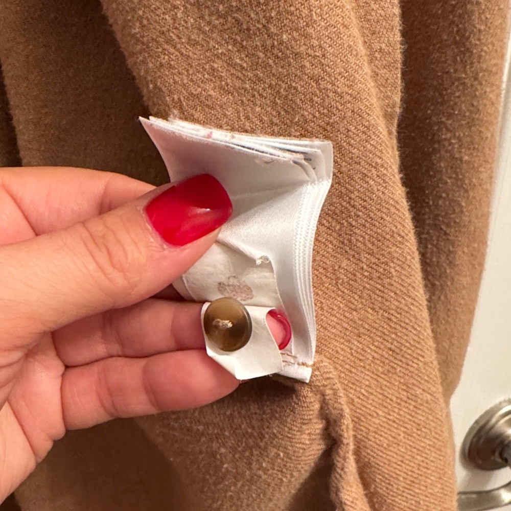 GAP Women’s XS Oversized Tan Button Down - Picture 8 of 8